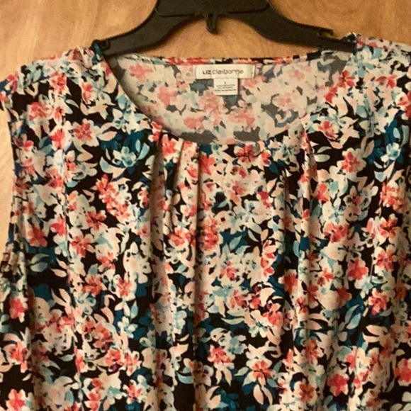 Liz Claiborne Tops - Liz Claiborne Cream Pleated Sleeveless Blouse